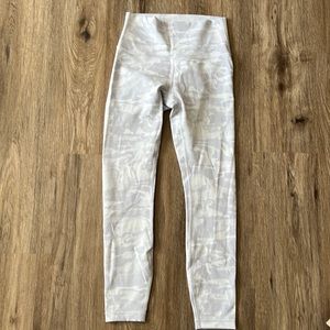 Lululemon Wunder Under Ribbed High-rise 28-inch legging. Size 6.